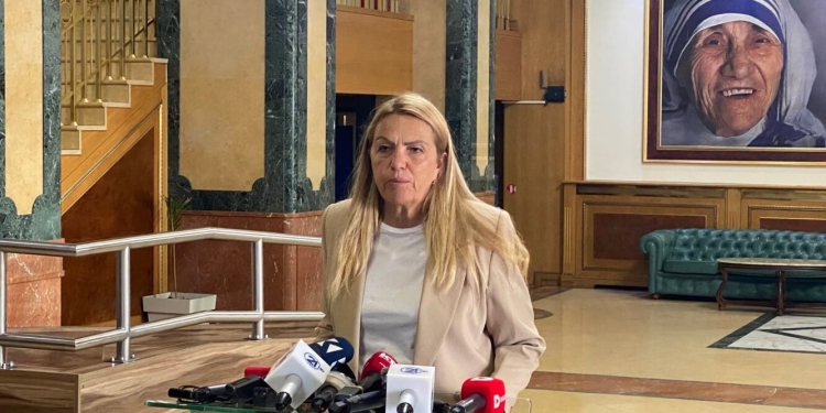 Kadrijaj-AAK: S’e votojmë Albulena Haxhiun për kryeparlamentare