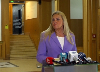 Kadrijaj: I kemi mbledhur dhjetë nënshkrime për dërgimin në Kushtetuese të bllokadës në Kuvend