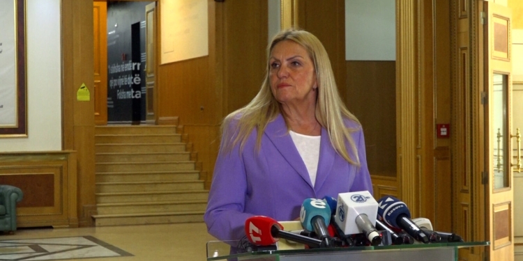 Kadrijaj: I kemi mbledhur dhjetë nënshkrime për dërgimin në Kushtetuese të bllokadës në Kuvend