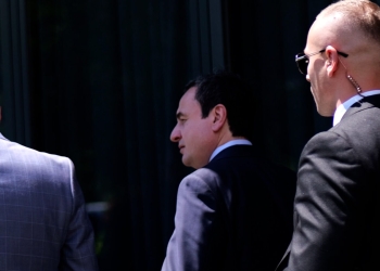 Kurti nuk foli për media as para, as pas vazhdimit të seancës