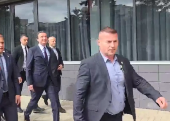 Kurti as sot s’u përgjigjet mediave për votat e konstituimit