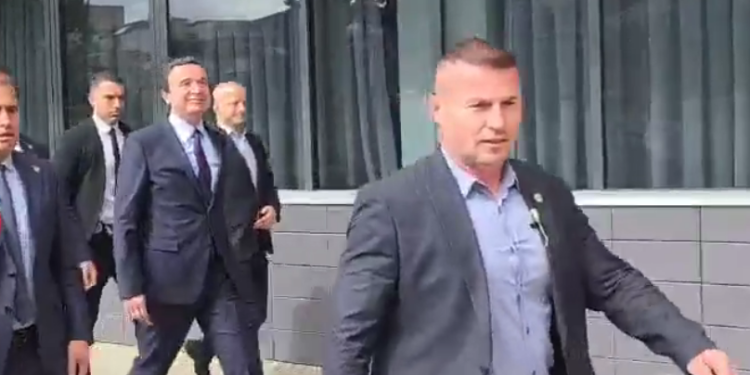 Kurti as sot s’u përgjigjet mediave për votat e konstituimit