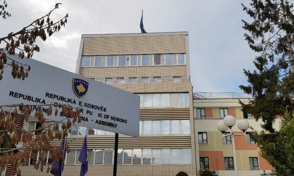 2 mijë padi kundër Kuvendit të Kosovës në Gjykatën Themelore në Prishtinë, shkak Ligji për Pagat në sektorin publik