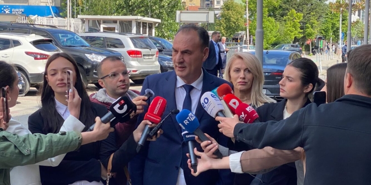 Limaj: Ende s’jemi ftuar nga presidentja, çdo ftese në funksion të zgjidhjes i përgjigjemi pozitivisht