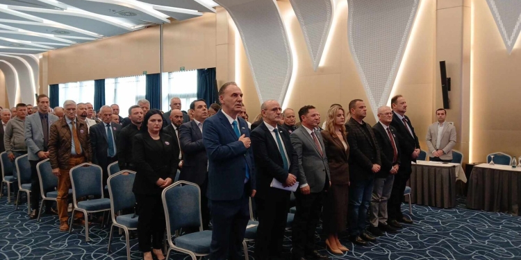 Fatmir Limaj edhe një mandat kryetar i Nismës Socialdemokrate