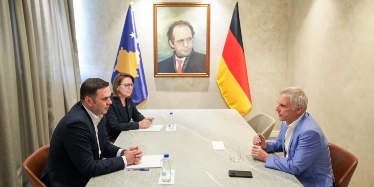 Abdixhiku pret në takim Rohden, flasin për propozimin e LDK-së për qeveri tranzicionale