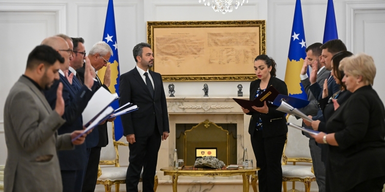 Anëtarët e rinj të Komisionit Qendror të Zgjedhjeve betohen para Osmanit