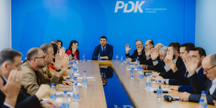 Kriza politike – PDK’ja mbanë mbledhje