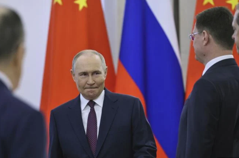 Sulme edhe në ditën e parë të armëpushimit që Rusia e shpalli njëanshëm, Kyivi dhe Moska akuza njëra -tjetrës