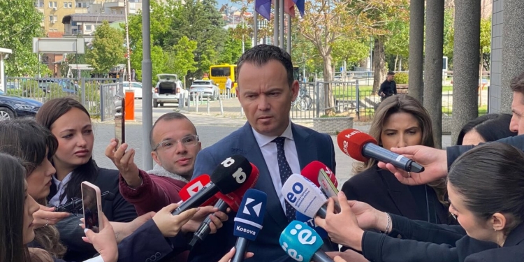 Peci: Guxo s’ka marrë ftesë nga Presidentja, do të duhej të merrte, jemi subjekt i regjistruar në KQZ