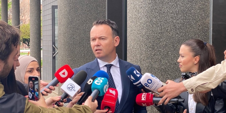 Peci: Kurtit i takon t’i thërrasë partitë , jo LDK-së, Kosova s’ka nevojë për qeveri tranzicionale
