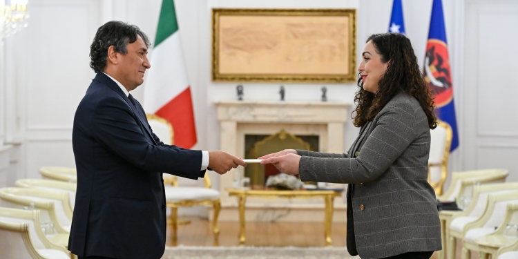 Osmani pranoi letrat kredenciale nga ambasadori i ri i Italisë, Maurizio Antonini