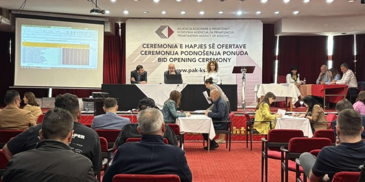 AKP-ja nxori në shitje 77 asete: toka bujqësore, parcela ndërtimore, objekte afariste…
