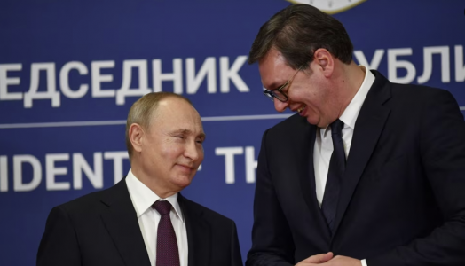 “E turpshme të shkosh dhe të duartrokasësh Putinin”, BE kritikon Vuçiqin dhe Ficon për pjesëmarrjen në Moskë