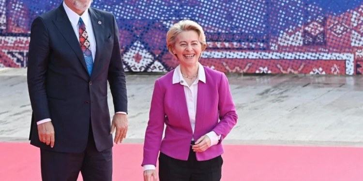 Von der Leyen uron Ramën: Shqipëria i përket BE-së