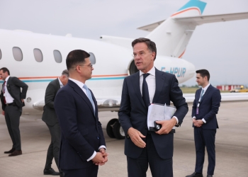 Rutte mbërrin në Tiranë, Vengu: Dëshmi e rolit të shtuar të Shqipërisë në NATO