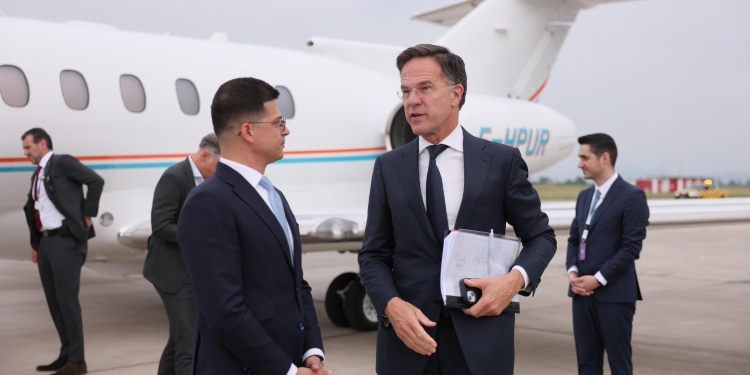 Rutte mbërrin në Tiranë, Vengu: Dëshmi e rolit të shtuar të Shqipërisë në NATO