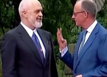 Momente interesante nga pritja në Tiranë – Kancelari gjerman habitet kur mëson se Rama ka fituar mandatin e katërt