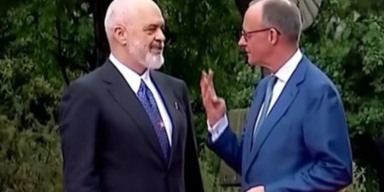 Momente interesante nga pritja në Tiranë – Kancelari gjerman habitet kur mëson se Rama ka fituar mandatin e katërt