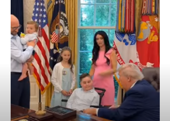 Trumpi plotëson dëshirën për djaloshin e familjes shqiptare