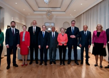 Von der Leyen publikon foton me liderët e Ballkanit Perëndimor në Tiranë, aty edhe Osmani: Ne ndajmë një kontinent