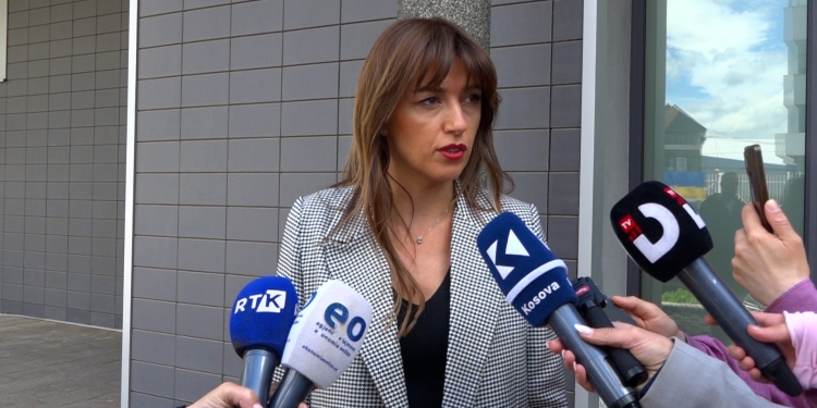 Haxhiu e quan “plan” për të dëmtuar Pecin e Kurtin, çështjen e fabrikës së mbetjeve shtazore