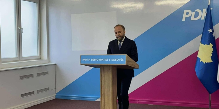 Tahiri: Të pezullohet vendimi i ZRRE-së për daljen e bizneseve në tregun e lirë të energjisë elektrike
