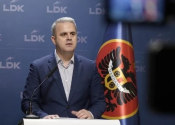LDK e prerë, s’do bashkëpunim me VV-në – Azemi kërkon që Kurti ta sqarojë për kë e përdori ‘hajvanat’