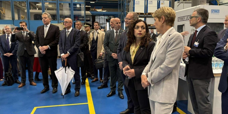 Presidentja Osmani viziton kompaninë zvicerane “Stadler Rail”: Kosova i plotëson të gjitha kushtet për investime