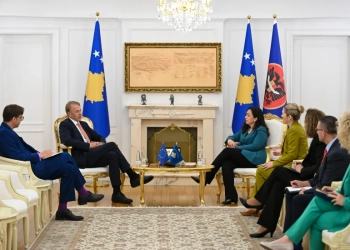 Presidentja Osmani e informon Oravin për takimin e nesërm me liderët e partive politike