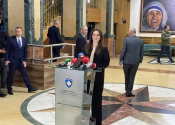 Çitaku: Bllokada e institucioneve e ka emrin e Albin Kurtit dhe Albulena Haxhiut