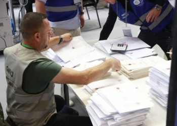 Në Shqipëri vijon numërimi i votave, nga rezultati i 1606 qendrave, PS me 52.87 % të votave, PD 34.25%