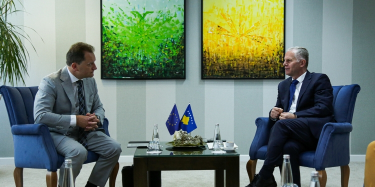 Bislimi priti në takim Shefin e Divizionit për Kosovë pranë Komisionit Evropian, Jiri Plecity