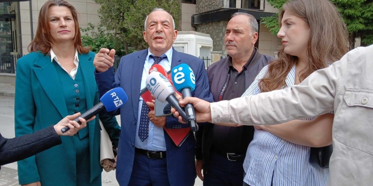 Organizata për dëme të luftës “Ngritja e zërit” dorëzoi dosjet – lëndët në Kushtetuese