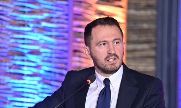 Krasniqi: Një lider politik që s’e konsideron urgjente konstituimin e Kuvendit, sinjal alarmi për demokracinë