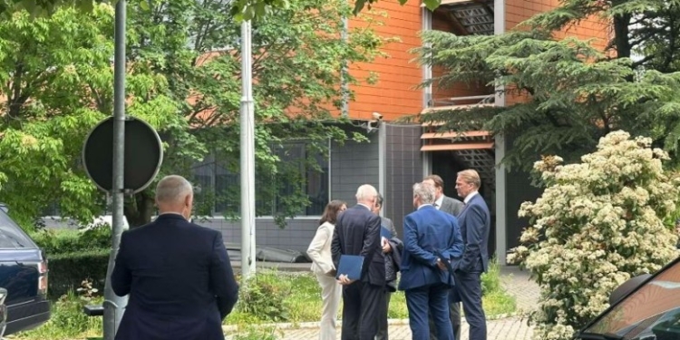 Ambasadorët e vendeve të QUINT-it te Kurti, nuk flasin për media