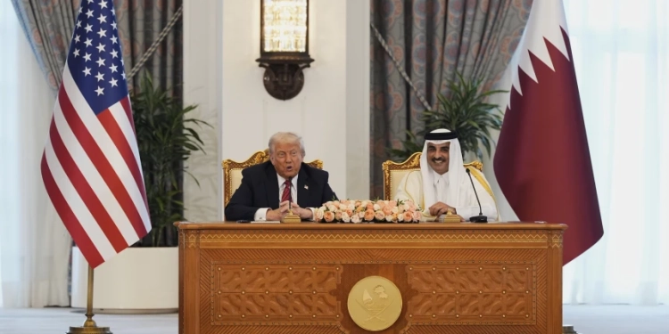 Trump nënshkruan marrëveshje ekonomike dhe të mbrojtjes me emirin e Katarit