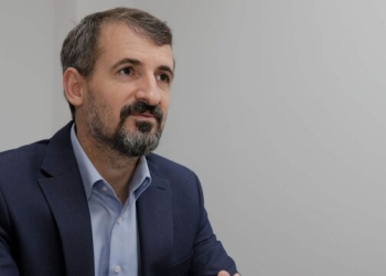 Miftaraj: Disa këshilltarë të Kurtit merakli të tregtisë me rrymë, pas 4 vitesh pushtet kanë më shumë pare e banesa