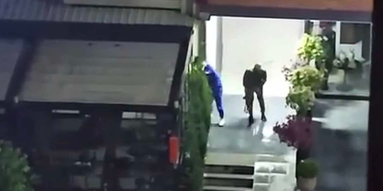 Nga të shtënat me kallash dhe pistoletë në Prishtinë u dëmtuan dy vetura, gjenden mbi 20 gëzhoja