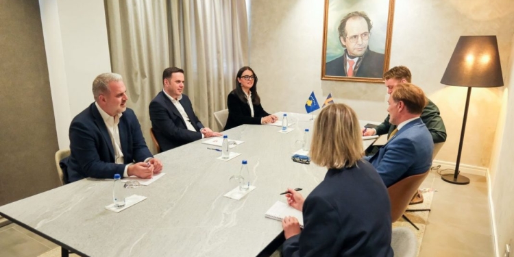 Abdixhiku takon ambasadorin suedez: Zgjidhja e bllokadës, Qeveria Nacionale e Tranzicionit