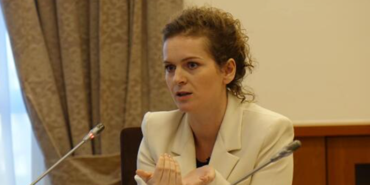 Kusari – Pecit: Fokusoheni në punët tuaja të ministrisë, mediat ka kush i vlerëson