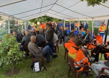 Punëtorët e ndërmarrjes “Pastrimi” po bëjnë grevë në tendë para Komunës së Prishtinës