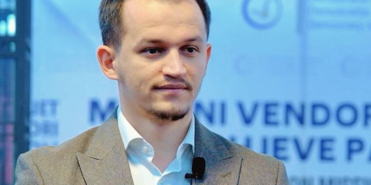 Cakolli: Seanca ka devijuar, Dehari s’mund ta pezullojë në mënyrë të njëanshme