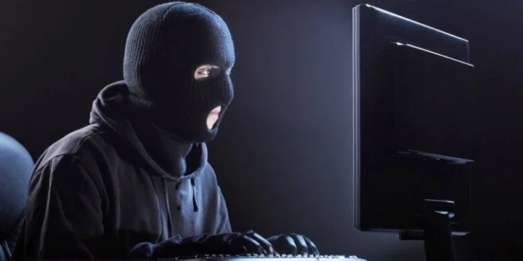 Ekstradohet në SHBA 33-vjeçari nga Gjilani, dyshohet për krime online – mashtrim dhe vjedhje të identitetit
