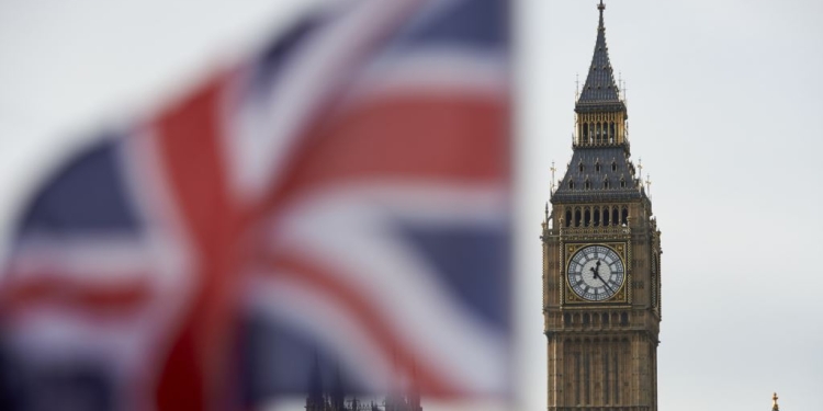26 deputetë britanikë kërkojnë vendosjen e sanksioneve ndaj Vuçiqit
