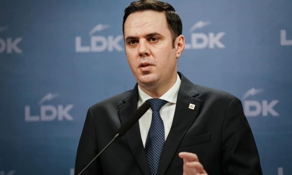 Abdixhiku: Nuk bashkëpunojmë me ata që kanë izoluar Kosovën