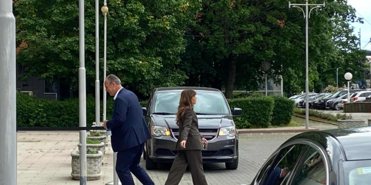 Çka biseduan Albulena Haxhiu dhe Nait Hasani?