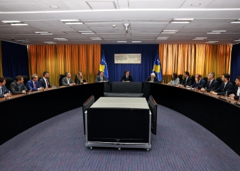 Kryeministri Kurti i ofron sektorit privat partneritet për një zhvillim të hovshëm ekonomik