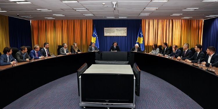 Kryeministri Kurti i ofron sektorit privat partneritet për një zhvillim të hovshëm ekonomik