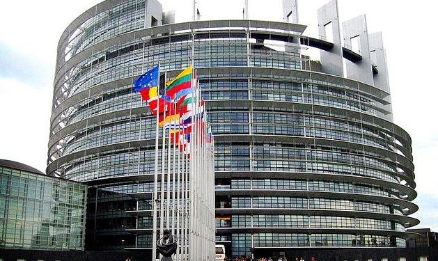 Parlamenti Evropian kërkon heqjen e menjëhershme të masave ndaj Kosovës